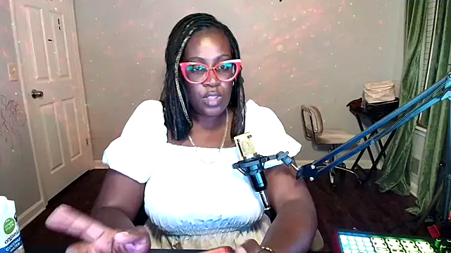 lovelyenigma365 online show from April 4, 2026, 4:33 am