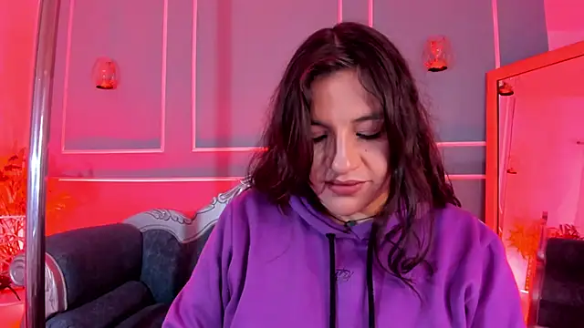 TaraTaylorr online show from December 4, 2025, 2:43 am