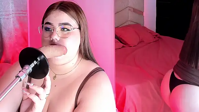 Snapshot of MadissonLee__ chatting on April 21, 2026, 10:34 pm MadissonLee online show from April 21, 2026, 10:34 pm