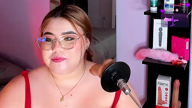 Snapshot of MadissonLee__ chatting on May 21, 2026, 10:17 pm MadissonLee online show from May 21, 2026, 10:17 pm