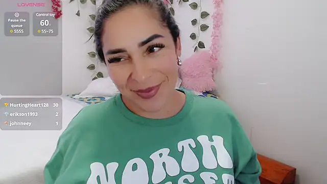 luna lgomez  online show from March 18, 2025, 2:15 pm