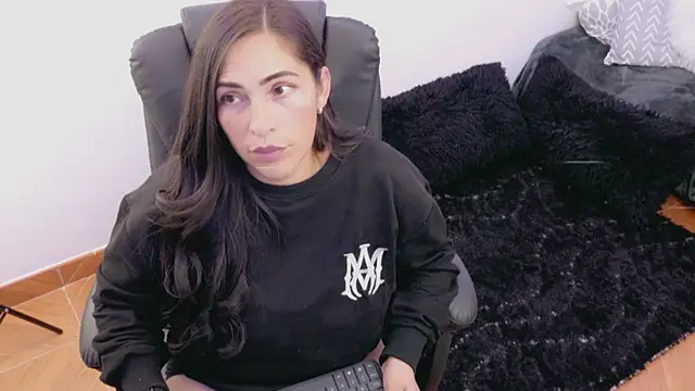 luna lgomez  online show from April 19, 2026, 2:55 am