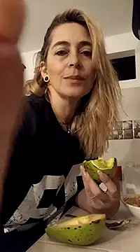 Snapshot of Sara_Valkyri chatting on March 8, 2025, 4:12 am Sara Valkyri online show from March 8, 2025, 4:12 am