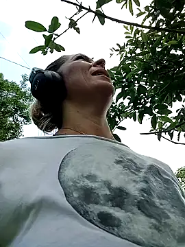 Snapshot of Sara_Valkyri chatting on March 9, 2025, 3:05 pm Sara Valkyri online show from March 9, 2025, 3:05 pm