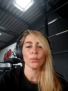 Snapshot of Sara_Valkyri chatting on March 13, 2025, 10:21 pm Sara Valkyri online show from March 13, 2025, 10:21 pm