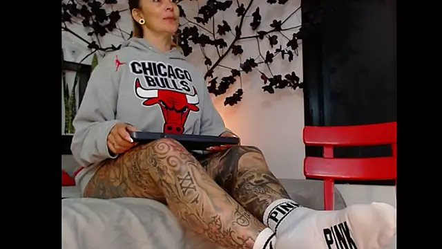 Snapshot of Sara_Valkyri chatting on March 17, 2025, 9:55 pm Sara Valkyri online show from March 17, 2025, 9:55 pm