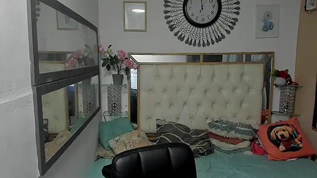 Snapshot of heiker_ chatting on October 18, 2025, 2:36 am heiker online show from October 18, 2025, 2:36 am