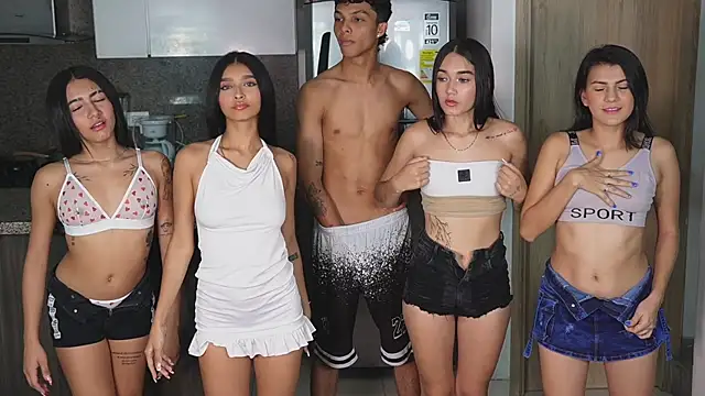 Snapshot of Petiteess chatting on March 19, 2025, 2:27 am Petiteess online show from March 19, 2025, 2:27 am