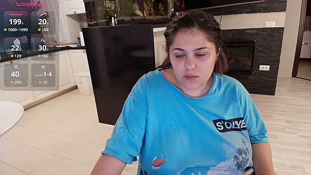 Layla- online show from September 12, 2025, 8:47 am