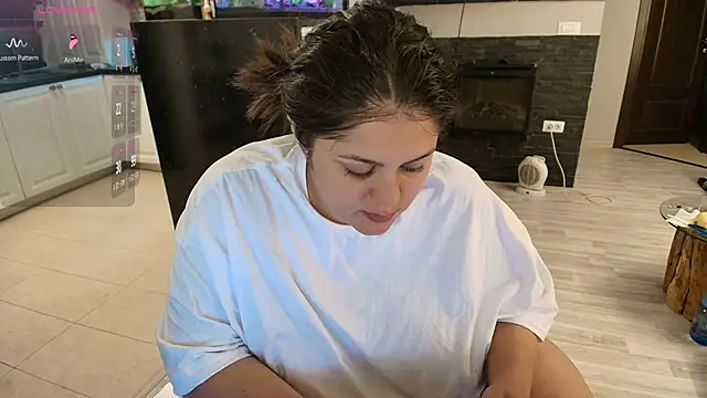 Layla- online show from October 1, 2025, 10:43 am