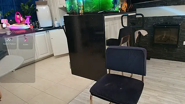 Layla- online show from March 15, 2026, 10:27 pm