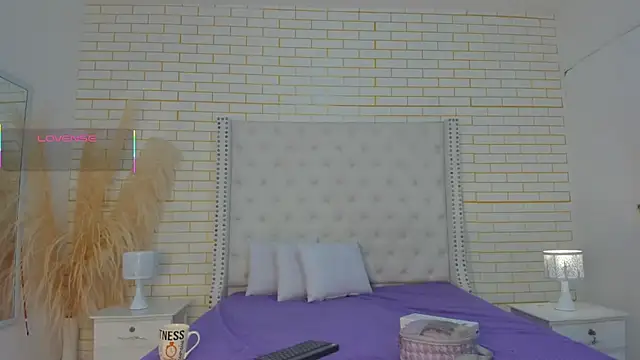 Emilly wilson  online show from October 10, 2025, 11:53 am