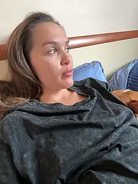 Beverly Hilll online show from October 4, 2025, 1:42 pm