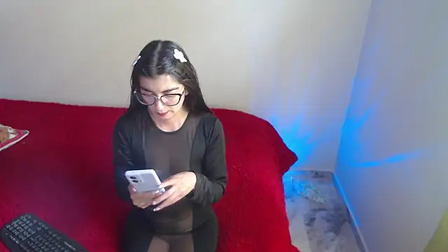 Snapshot of Saray_honey04 chatting on March 22, 2025, 2:47 pm Saray honey04 online show from March 22, 2025, 2:47 pm