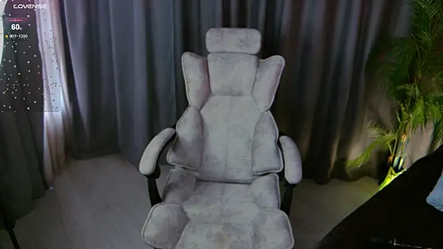 Snapshot of AssolMonet chatting on October 27, 2025, 7:01 am AssolMonet online show from October 27, 2025, 7:01 am