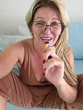 Melody73 online show from September 30, 2025, 5:18 pm