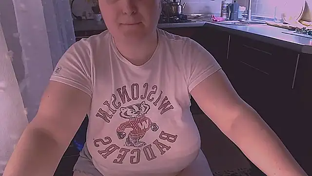 Snapshot of SoftLia chatting on February 27, 2026, 5:35 pm SoftLia online show from February 27, 2026, 5:35 pm