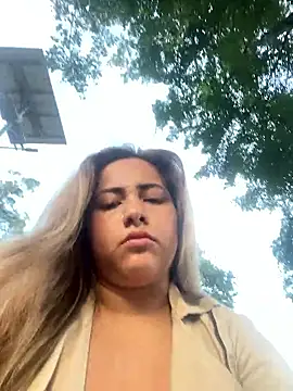 lunaxxx 69 online show from September 12, 2025, 10:43 pm