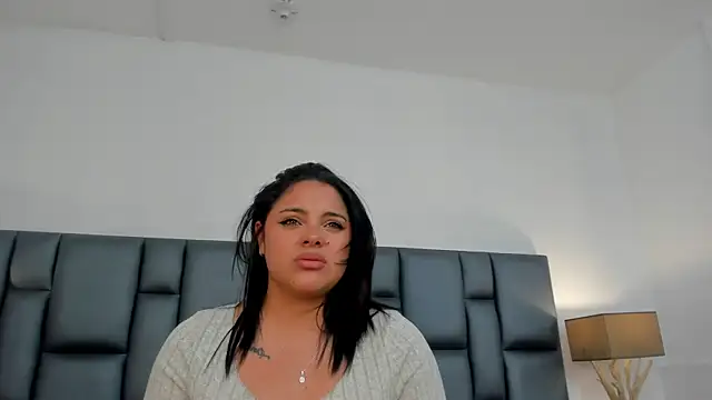 Snapshot of LunaSotto chatting on March 13, 2025, 5:50 pm LunaSotto online show from March 13, 2025, 5:50 pm