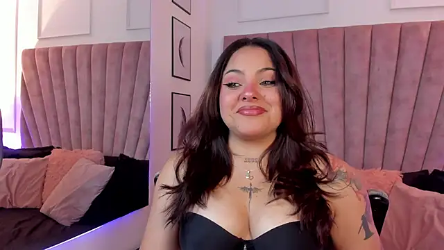 Snapshot of LunaSotto chatting on October 4, 2025, 7:56 pm LunaSotto online show from October 4, 2025, 7:56 pm