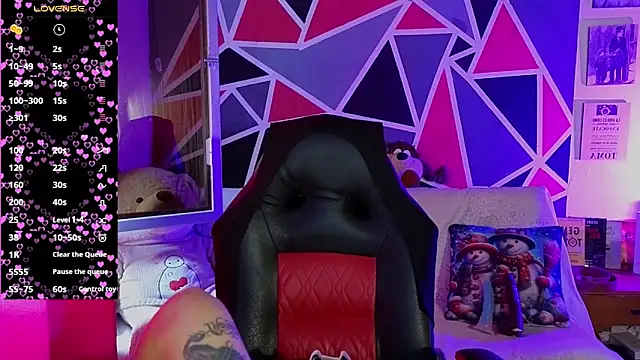 demimoore222 online show from April 8, 2026, 4:18 pm