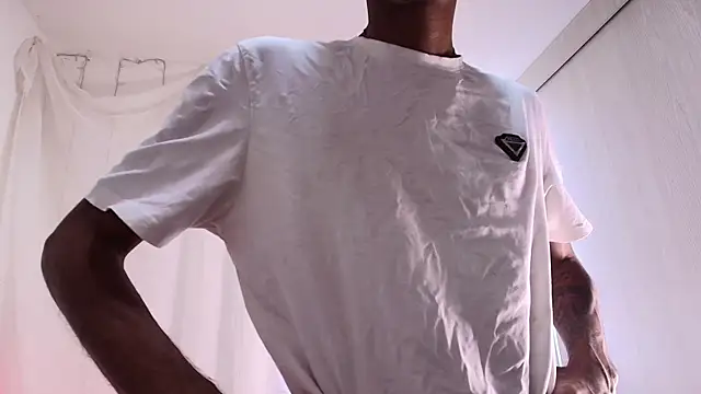 Snapshot of Miguel_bigcock chatting on December 18, 2025, 4:46 pm Miguel bigcock online show from December 18, 2025, 4:46 pm