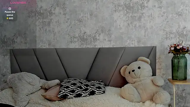 kitty Cathie online show from April 11, 2026, 7:45 am