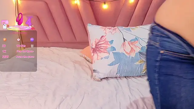 playfulcurvy online show from November 2, 2025, 12:40 pm