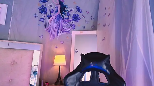 Emily Castillo 1 online show from April 7, 2026, 4:35 am