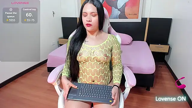 i am karoll online show from November 29, 2025, 7:06 pm