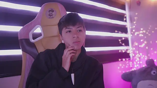 Snapshot of tommy_blue chatting on March 7, 2025, 12:56 pm tommy blue online show from March 7, 2025, 12:56 pm