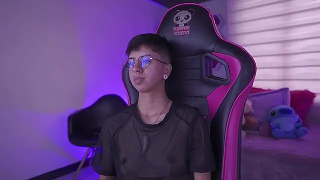 Snapshot of tommy_blue chatting on March 11, 2025, 3:56 pm tommy blue online show from March 11, 2025, 3:56 pm