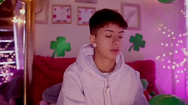 Snapshot of tommy_blue chatting on March 18, 2025, 12:58 pm tommy blue online show from March 18, 2025, 12:58 pm