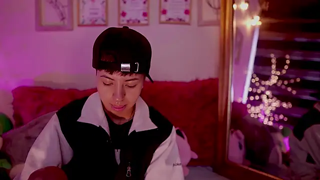 Snapshot of tommy_blue chatting on March 19, 2025, 12:34 pm tommy blue online show from March 19, 2025, 12:34 pm