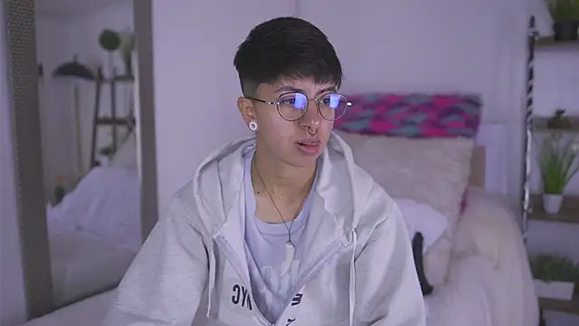 Snapshot of tommy_blue chatting on October 9, 2025, 12:47 pm tommy blue online show from October 9, 2025, 12:47 pm