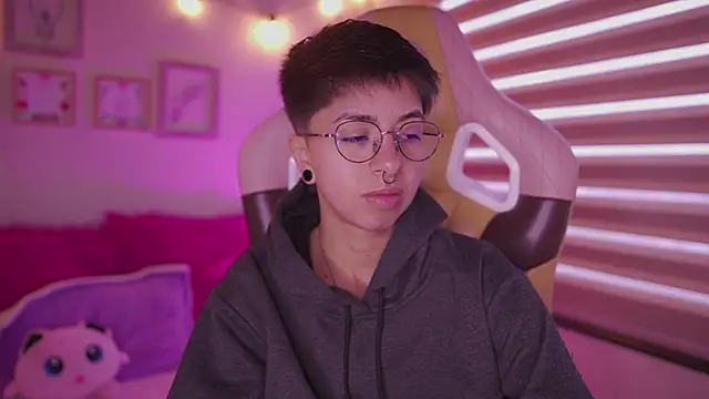 tommy blue online show from April 17, 2026, 12:30 pm