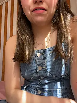 floooohv online show from October 6, 2025, 6:38 pm