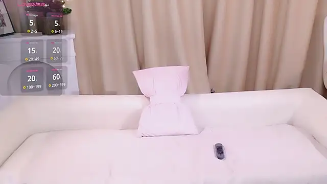 honey113 online show from December 14, 2025, 1:05 pm