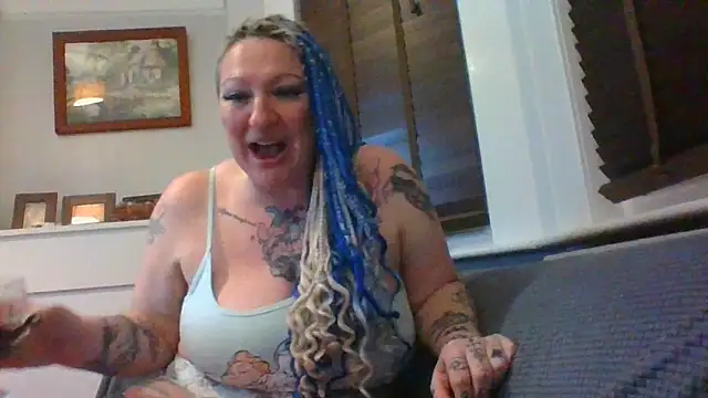 livieblainn online show from March 4, 2025, 11:00 pm