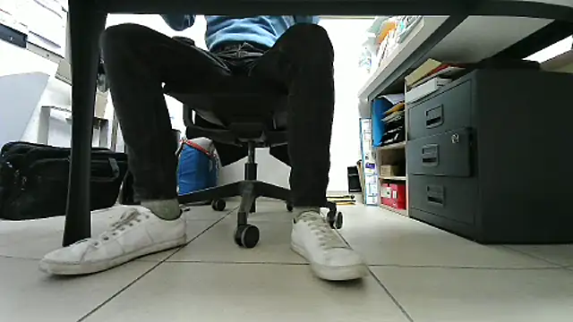 Snapshot of GM51-1988 chatting on October 22, 2025, 4:18 pm GM51-1988 online show from October 22, 2025, 4:18 pm