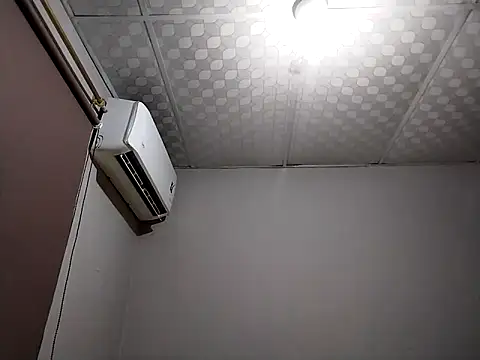 karlossan24 online show from April 18, 2026, 8:09 pm