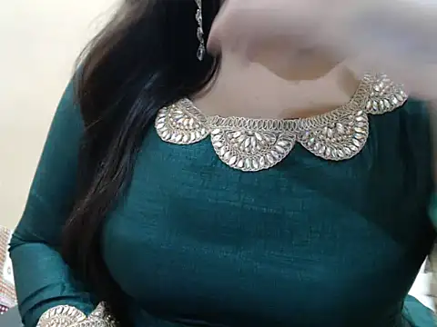 Snapshot of Surjeet_Kaur chatting on June 17, 2026, 7:22 am Surjeet Kaur online show from June 17, 2026, 7:22 am