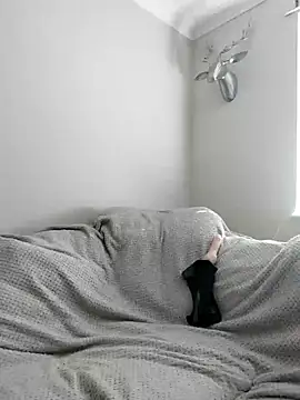 petitetattoed online show from March 14, 2025, 12:18 pm