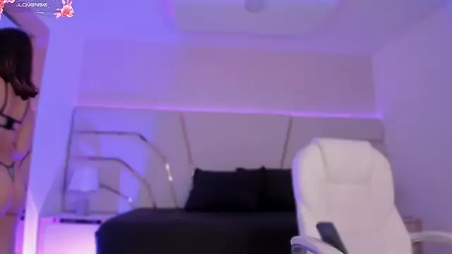 Violeta-Marquez online show from March 14, 2025, 2:52 pm