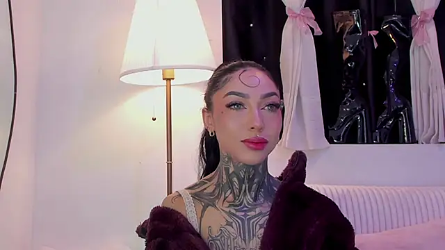 Snapshot of Dani_Valen chatting on December 14, 2025, 12:27 am Dani Valen online show from December 14, 2025, 12:27 am