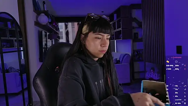 Saraa Desiree online show from April 15, 2026, 1:51 pm