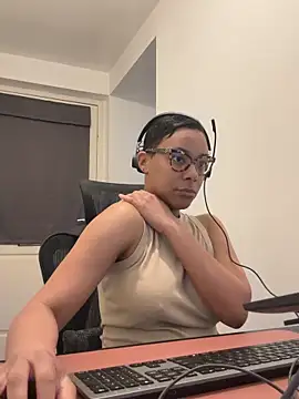 Melia Rayne online show from March 18, 2026, 10:40 am