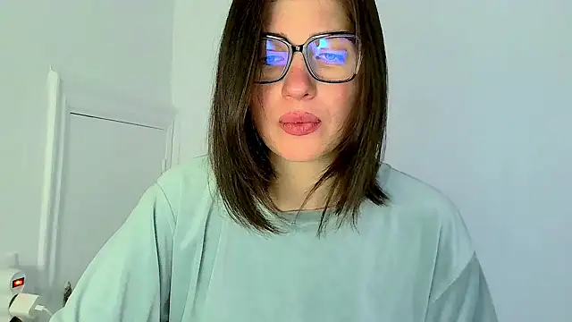 neferutt online show from November 7, 2025, 10:04 am