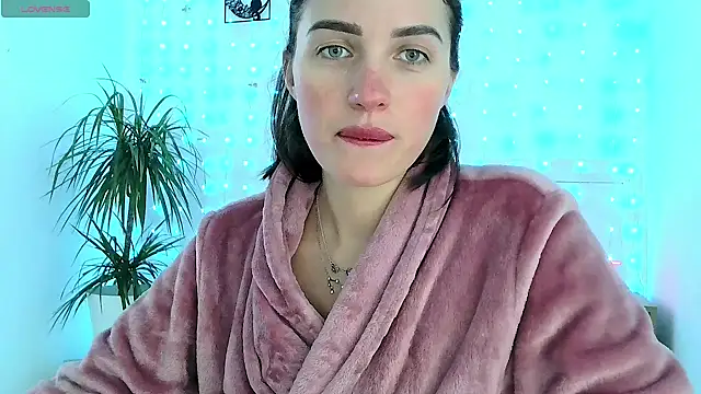 neferutt online show from November 22, 2025, 1:10 pm