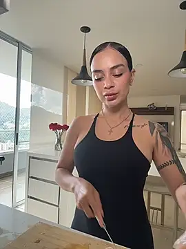 Snapshot of ValentinaMilann chatting on May 4, 2026, 6:37 pm ValentinaMilann online show from May 4, 2026, 6:37 pm